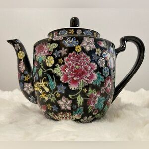 🦋2 For $50🦋 Black Floral Chinese Teapot